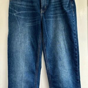 Old Navy Blue Boyfriend Jeans
Brand New-no tags
Super Soft